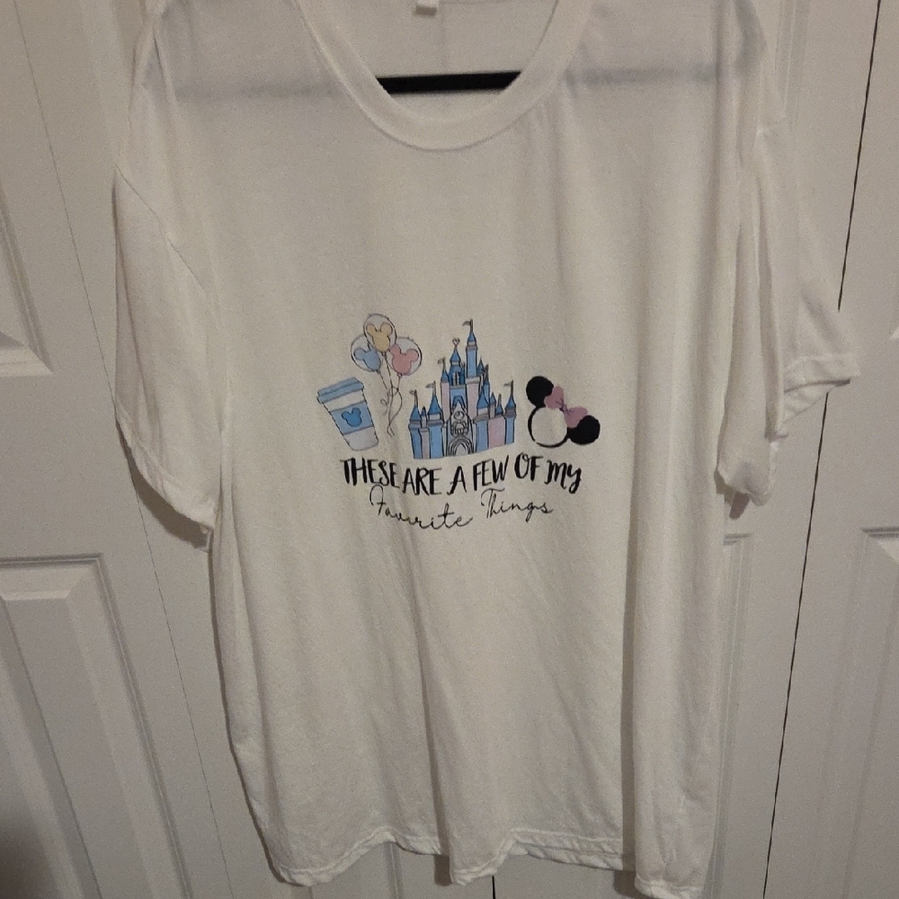 White Graphic Women's Short Sleeve Tee